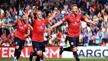 DFB-Pokal: FC Augsburg verliert gegen die SpVgg Unterhaching, Eintracht Frankfurt und Lok Leipzig vor Abbruch