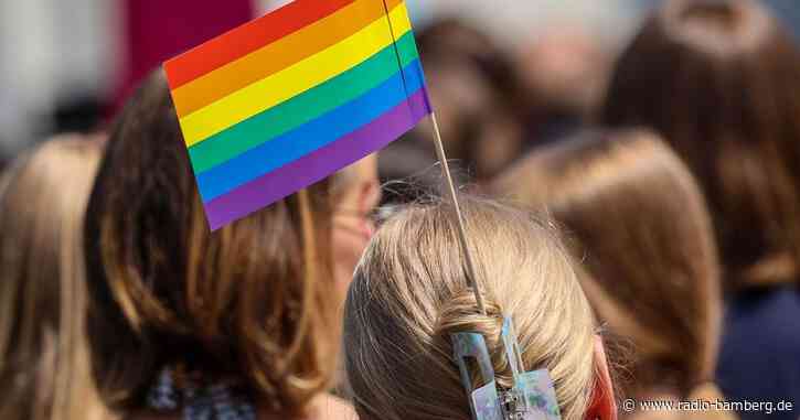 Hitlergruß: Mutmaßlich Rechte stören CSD in Weißenfels