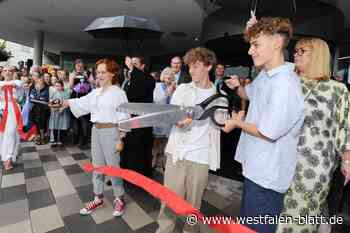 Der neue Leuchtturm von Bielefeld strahlt