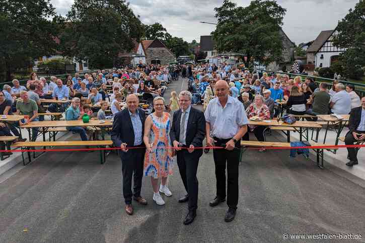 Brückenfest in Etteln zieht hunderte Besucher an