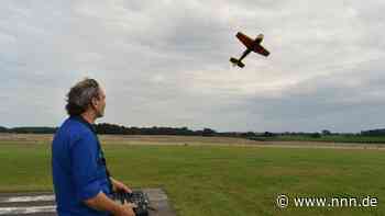Modellflieger vom MFC Recknitztal zeigen Kunststücke in luftigen Höhen
