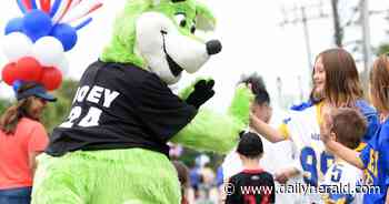 Parade celebrates 50 years of Gurnee Days