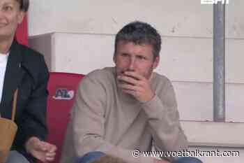 Van Bommel moet een traantje wegpinken na emotioneel moment bij droomdebuut
