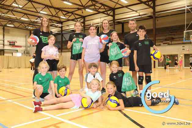 Kinderen genieten van sport en spel op volleykamp Brabo