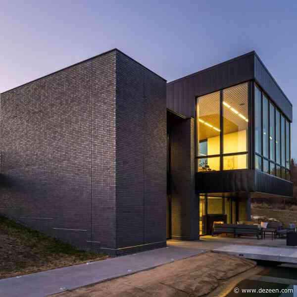 Black bricks by Glen-Gery add "timeless feel" to Tree Huis in Iowa