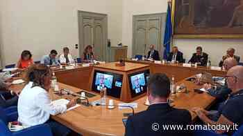 Bombe a Ostia, tutti d'accordo al tavolo del prefetto: servono maggiori controlli sul territorio