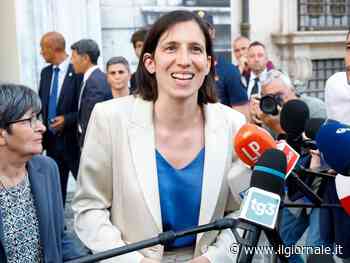 "Sta convergendo...". Corteggiamenti estivi tra 5s e Schlein