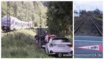 Unfall an Bahnübergang bei Feldkirchen-Westerham: Verletzte Auto-Insassin gibt Bahn die Schuld