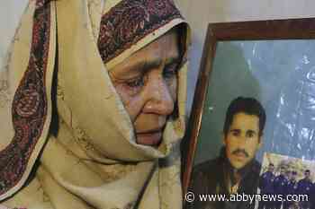 Climber: impossible to carry injured Pakistani porter down snowy K2