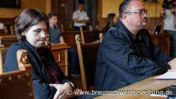 Impfschaden-Prozess: Gericht fordert Gutachten ein