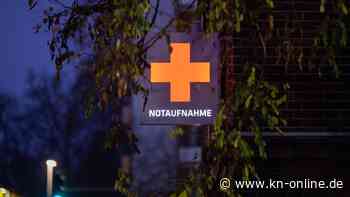 Traktor fährt auf Auto: Beifahrerin stirbt