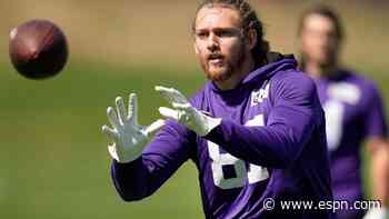 Vikings' Hockenson (ear) practices in walk-through