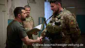 Selenskyj besucht ostukrainische Front nördlich von Bachmut