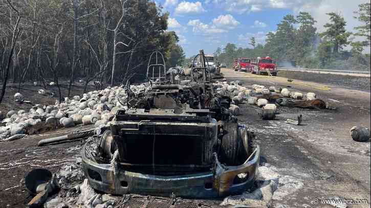 Truck carrying propane tanks catches fire on Mississippi interstate