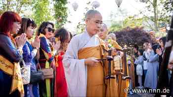 Bilder aus Rostock: Lichtenhagen feiert Einweihung von Tempel Lôc Uyên