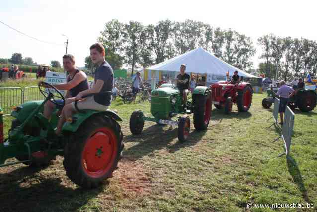 Oude landbouwtractors trekken Hoevefeesten op gang