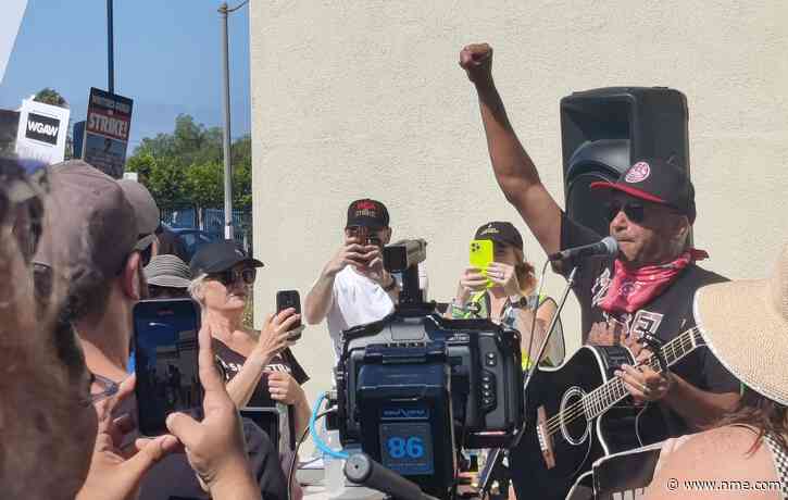 Tom Morello plays surprise show on Hollywood picket line: “I’m here to support them and express my solidarity”