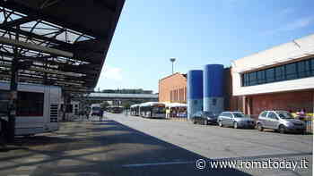 Metro Laurentina, armato di bottiglia minaccia militari e passanti