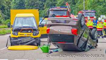 Unfall bei Neuenbürg: Auto stößt mit Kleintransporter zusammen und überschlägt sich