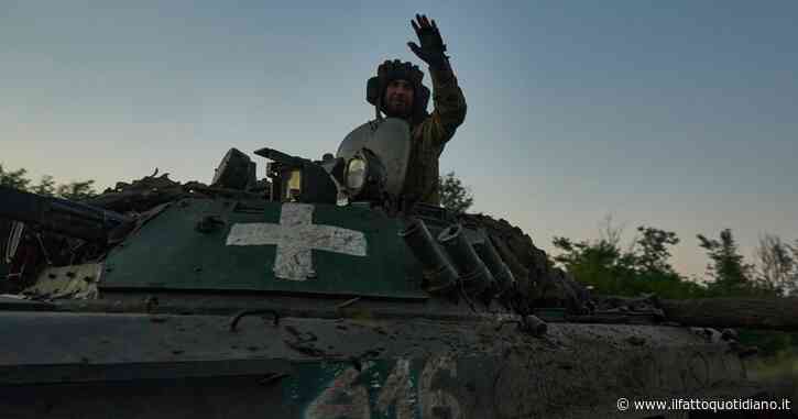 Ucraina, attacchi russi nella notte. Putin: “La Nato crea tensioni in tutto il mondo”. Arrestate tre sospette spie russe nel Regno Unito