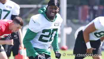 Jets' Breece Hall returns to practice one day after Dalvin Cook agrees to terms with New York