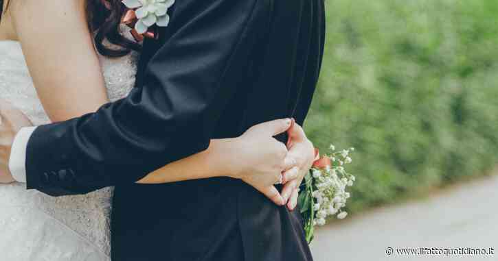 Si scambiano il primo bacio nel giorno delle nozze: “Per non cadere in tentazione facevamo arrampicata e pregavamo”