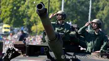 Frontstaat Polen demonstriert mit Militärparade Stärke