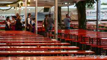 Starkregen lässt Biergarten-Gäste flüchten - Straßen und Keller geflutet - Feuerwehr zieht glimpfliche Bilanz