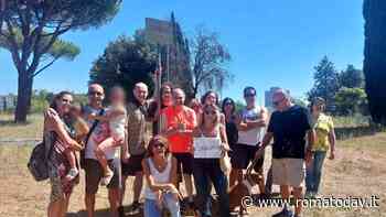 VIDEO | Ferragosto al palo della morte, il pellegrinaggio "un sacco bello" dei fan di Verdone è una tradizione