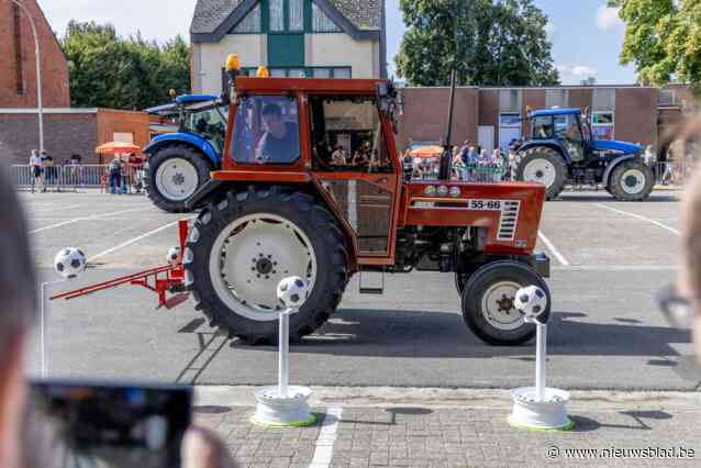 Ronkende tractoren zetten boerenstiel in de kijker door haarfijn gekke opdrachten uit te voeren: “De winnaar wordt er een jaar lang over aangesproken”