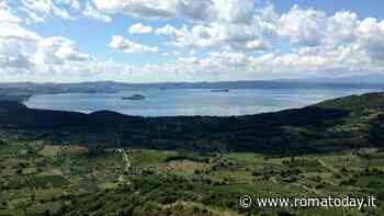 Ventenne si tuffa dal pedalò nel lago di Bolsena e non riemerge