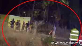 Anagnina, sale sul traliccio della linea elettrica e minaccia il suicidio: salvato