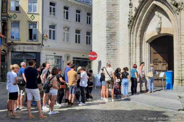 Te veel volk voor torenbezoek Halse basiliek: “We bekijken of we de toren niet meer kunnen openstellen”