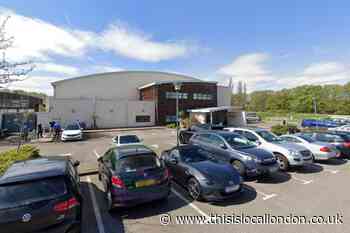 David Lloyd Beckenham gym robbery: Man ‘threatened with knife’