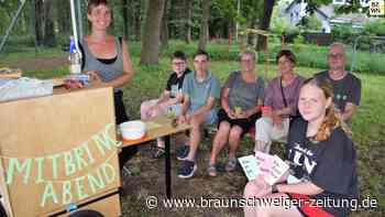 Mitbring-Abend in Adenbüttel: Teilnehmer trotzen dem Regen