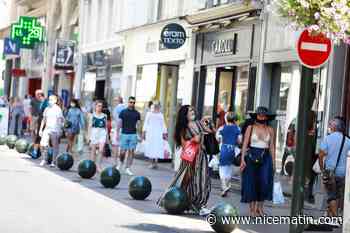 Un individu ivre menace les passants avec un couteau de cuisine dans une rue commerçante de Cannes