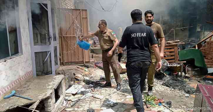 Wütende Menschenmenge in Pakistan greift Kirchen an