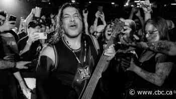 #TheMoment an Atikamekw fan gave beaded medallion to Metallica bassist