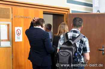 Mädchen tot: Arzt und Krankenschwestern vor Gericht