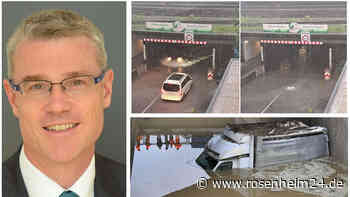 Überschwemmte Unterführung in Rosenheim am Dienstag: Durchfahren oder stehenbleiben?