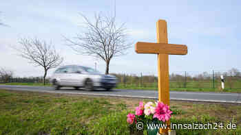 Seniorin (†73) wird bei Kiefersfelden von Auto erfasst und stirbt trotz Not-Operation