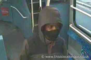 Thornton Heath bus CCTV images of homophobic stabbing suspect