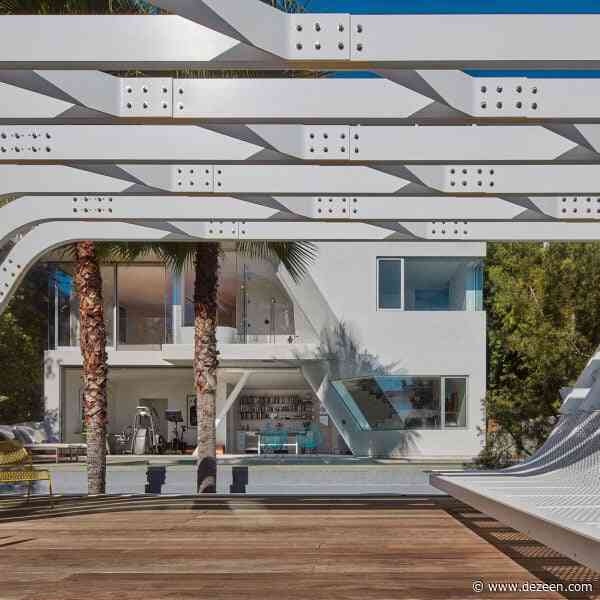 John Friedman and Alice Kimm include dining room crane in Los Angeles house