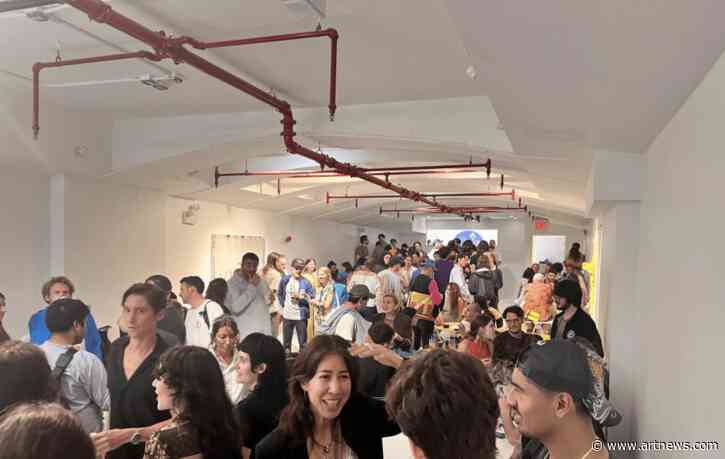 A Closely Watched New York Gallery Returns, Offering a Smoke-Filled Café and Performance Art