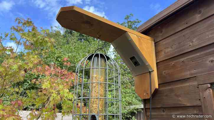 Green Feathers Bird Feeder Camera Bundle with WiFi Connection review