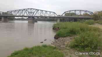 'Tragic set of circumstances' led to woman falling from Winnipeg bridge, not police: watchdog