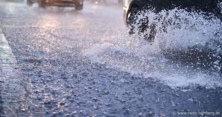 Starkregen, überflutete Straßen: Dutzende Einsätze