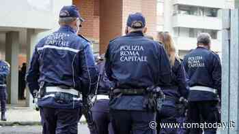 Si reca al lavoro e una donna gli occupa casa