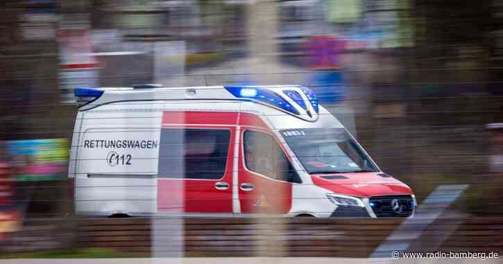 Taxi erfasst radelnden Vater mit zwei Kindern