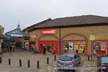 Man carrying Stanley Knife in Thamesmead Iceland spared jail